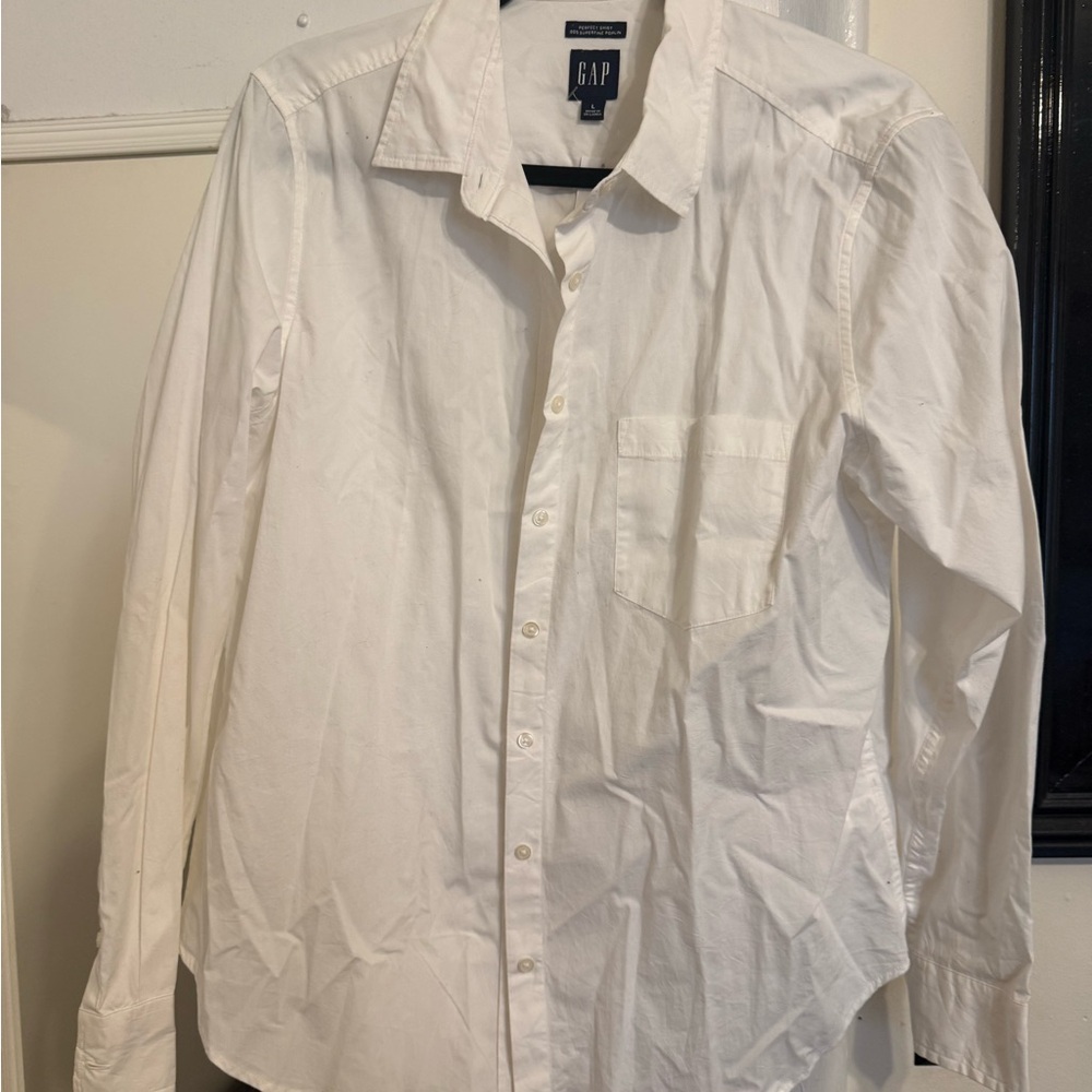 GAP Classic White Button-Down Shirt